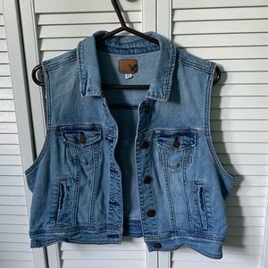 American Eagle cropped Jean vest
